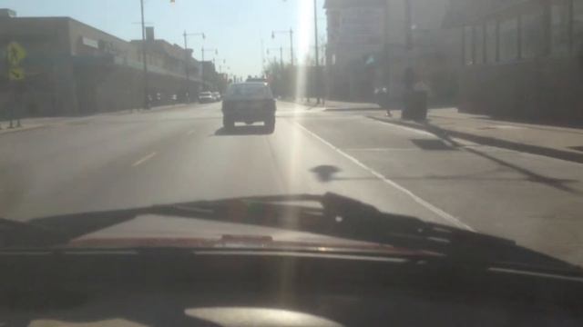 Fiat 126P heading towards Logan Square смотреть онлайн
