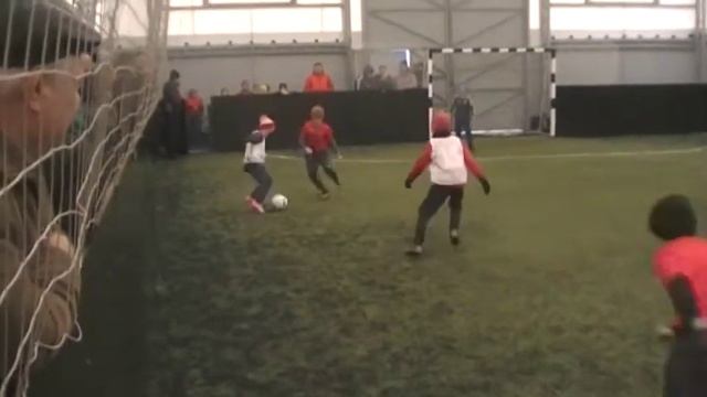 7 тур Открытого Первенства МАУ Спорт по мини футболу детских команд ЦДЮС МФК -СОШ25 -1 тайм-2017111 смотреть онлайн