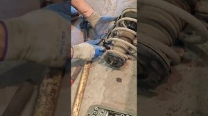 Замена передней стойки Пежо 307 (Peugeot 307)