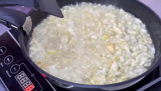 Раскрыт секрет того самого хрустящего лука для хот дога! Жаренный лук криспи фри смотреть онлайн