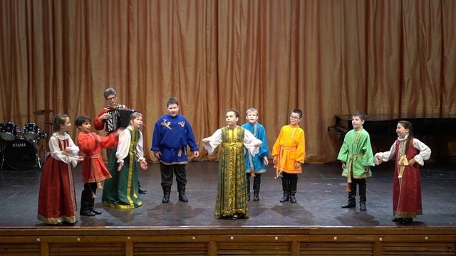 Улица широкая. Отчетный концерт образцового детского фольклорного ансамбля "Соловушки" смотреть онлайн