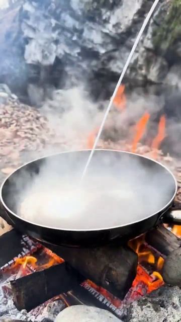 Meat with cream, sauce and fried potatoes: juicy and very tasty #shorts #chops смотреть онлайн