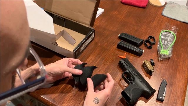 Smith & Wesson M&P9 M2.0 Compact Optics Ready Unboxing смотреть онлайн