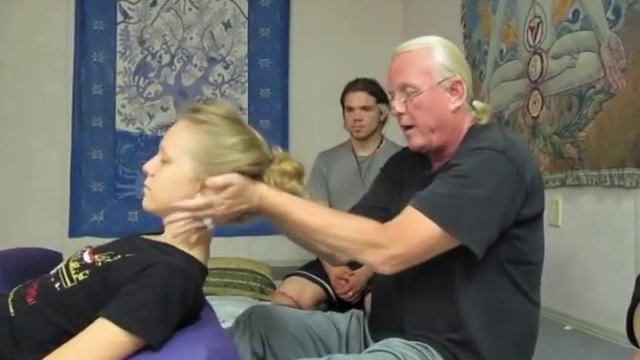 SomaVeda® Bolster Magic for Head, Neck and Shoulder in Thai Yoga and Thai Massage смотреть онлайн