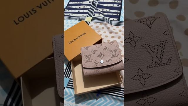 Failed Unboxing Video of Louis Vuitton Iris Compact Wallet by Cyber Mommy PH смотреть онлайн