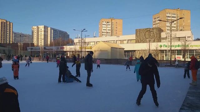 Каток на площади Юности. смотреть онлайн