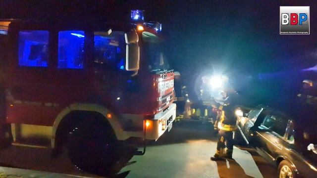 [CLASSIC CAR CRASH] Feuerwehr zieht Jaguar n. VU von Straße - Waiblingen, Germany, 2020. смотреть онлайн