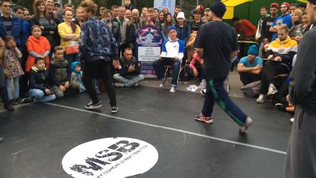 One peace yes vs Мужик и Дейл смотреть онлайн