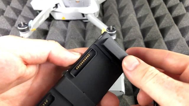 How do you remove DJI Mavic Air 2 Battery? смотреть онлайн