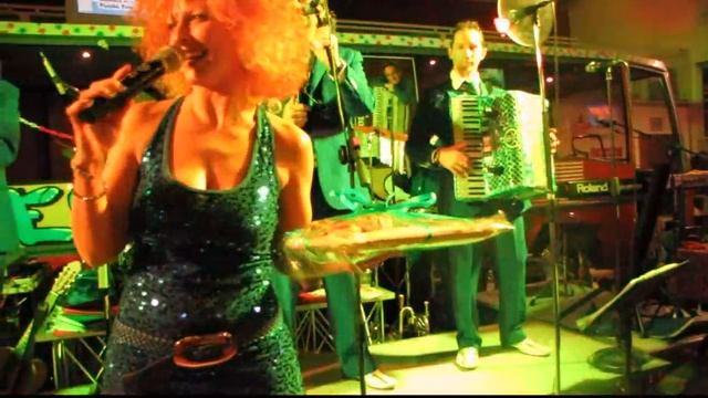 ROSSELLA FERRARI E I CASANOVA - MI HAI FATTO INNAMORARE смотреть онлайн