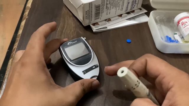 Easy way to test your blood glucose (sugar) levels at home with Dr Morepen BG 03 смотреть онлайн