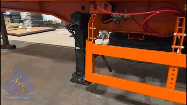 Бортовой полуприцеп под опасный груз... смотреть онлайн