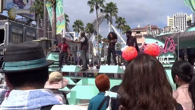 Japan Trip - Universal Studios - Cover Band Singing Beyonce смотреть онлайн