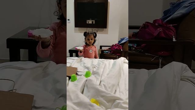 Hotel mein milli namak ke saath roti ...no daal no sabzi ,😝😝😝😝 смотреть онлайн