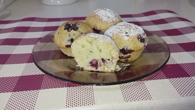 Кексики с ЧЕРНИКОЙ. Простой рецепт для домашнего чаепития! смотреть онлайн