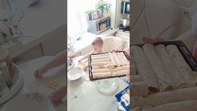 Готовим с Артём сосиски в лаваше🌭 смотреть онлайн