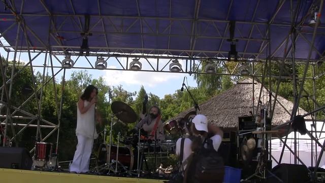 Yuliya Roma and Alex Fantaev 'Oy, Chiy to Kin Stoyit' смотреть онлайн