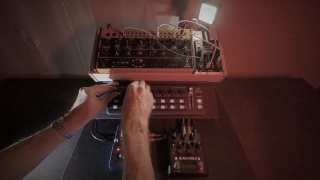 Amazed - Spooky synths set with Behringer Crave, Brains, X-Touch Mini ( Dark ambient music ) смотреть онлайн