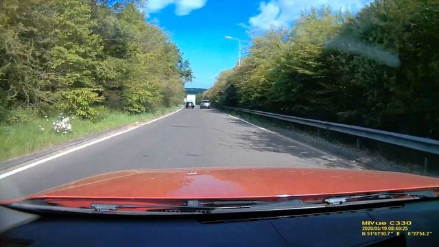 Range Rover dangerous overtake on A12 slip road смотреть онлайн