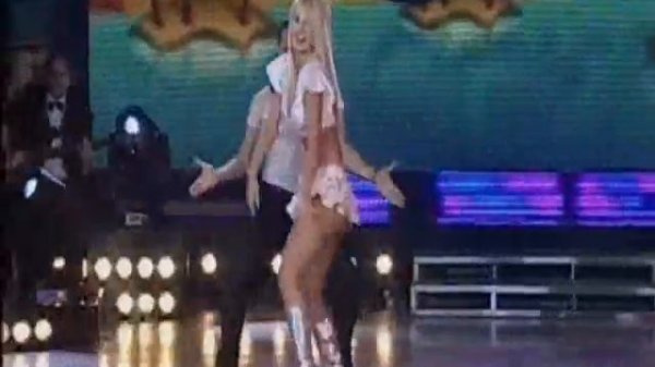 Jessica Cirio dancing in short skirt (or belt?)