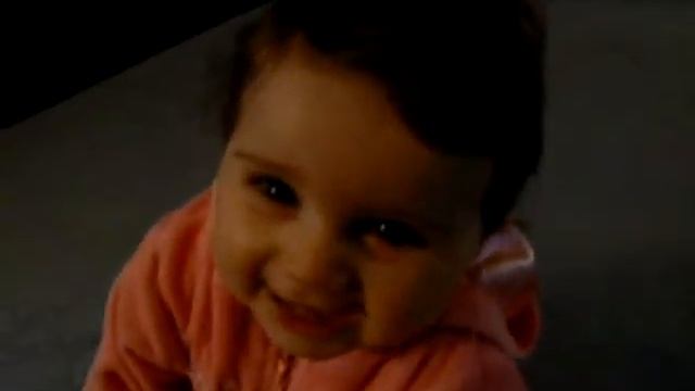 Olivia 8 Months- Wants my Camera смотреть онлайн