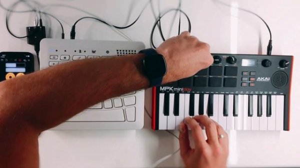 CoffeBeats #64 - Akai mini play and Yamaha FGDP-30 live looping