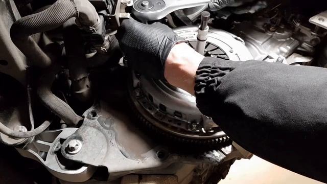Smart 451 Clutch replacement Ep.6 of 7 (Clutch disc) смотреть онлайн