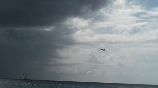 Large Jet! WATCH OUT! смотреть онлайн
