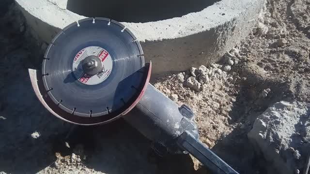 Чем пилить бетонные кольца. смотреть онлайн