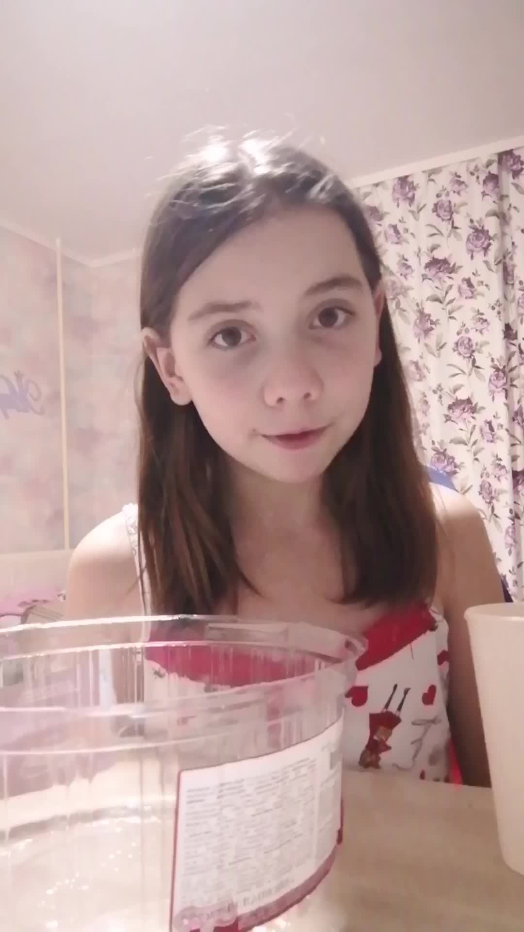 ДЕЛАЮ СНЕГ ИЗ ПОДГУЗНИКА🤭 смотреть онлайн