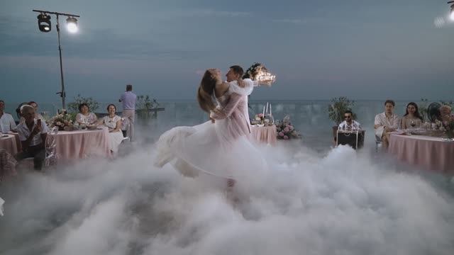 Павел и Елена, свадьба В Сочи на открытой площадке смотреть онлайн