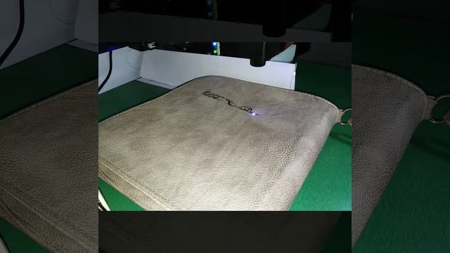 Engraving on synthetic leather using a neje 3500 master engraver... смотреть онлайн