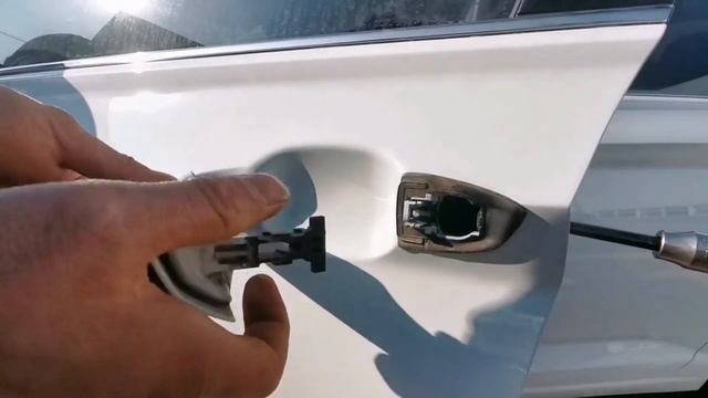 Replacing the door handle of a Volkswagen Sagitar смотреть онлайн