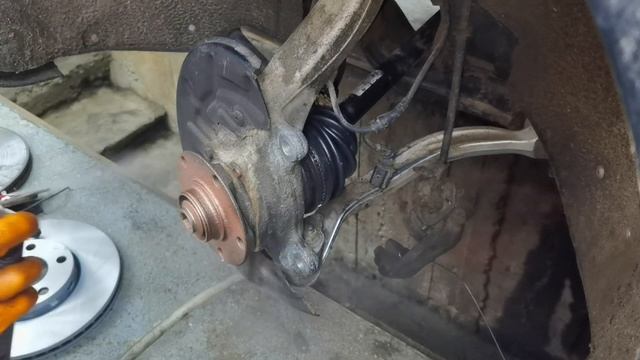 How To Replace Front BRAKE PADS/DISKS On AUDI A4 B7. смотреть онлайн