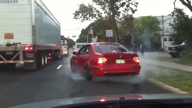 BMW e39 m5 burnout scares jews смотреть онлайн