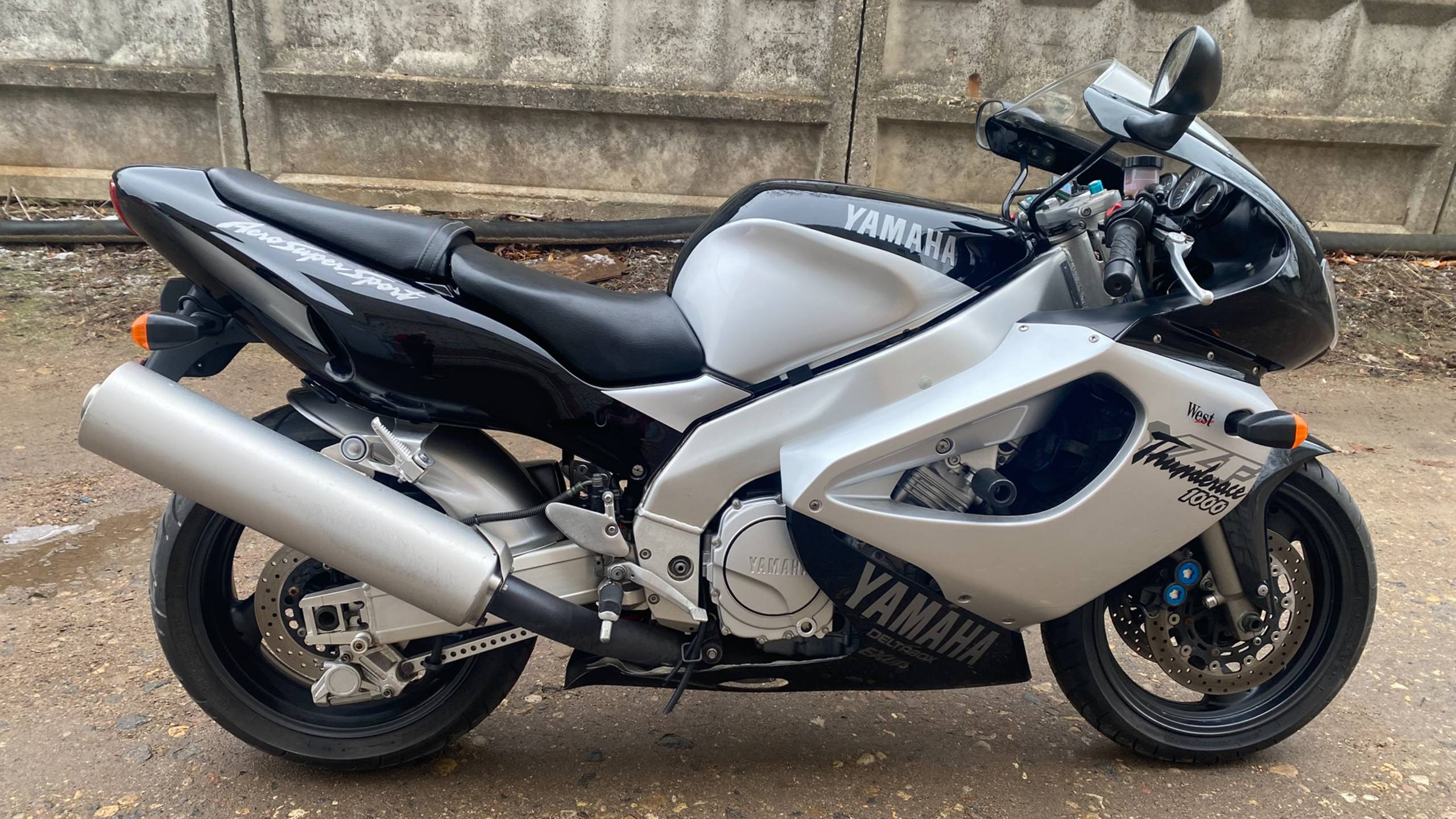 Осмотр Yamaha YZF1000R Thunderace (2001)