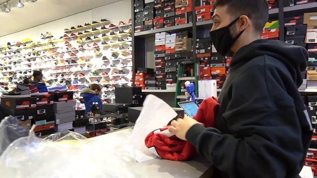 I BOUGHT MY GRAIL SNEAKER! (DID I KEEP THEM?) смотреть онлайн