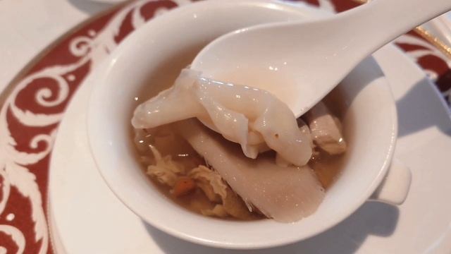 [香港][尖沙咀]幾百蚊一位既高層海景行政午餐，究竟值唔值得食？-阿一海景飯店 смотреть онлайн