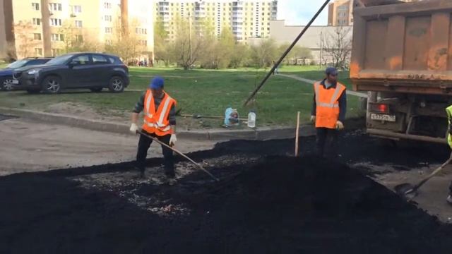 Как кладут асфальт вручную смотреть онлайн