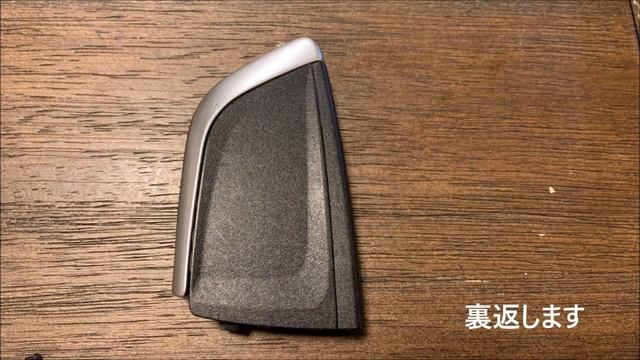 BMW 530i (G30), リモコンキーの電池交換、Battery replacement of remote access key смотреть онлайн