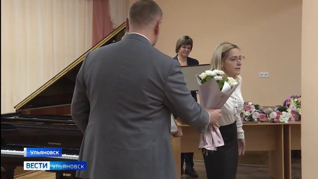 В Ульяновске наградили педагогов искусства смотреть онлайн