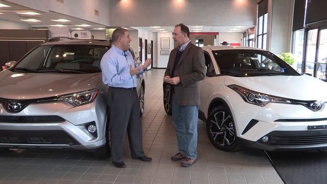 Toyota of Dartmouth: 2018 Rav4 vs 2018 CHR смотреть онлайн