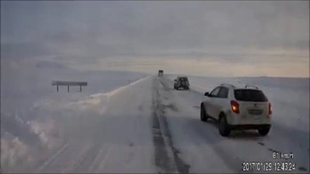 Tourists causing havoc on the roads in Iceland - Go Iceland смотреть онлайн