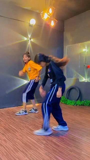 Taras Song Choreography 😘👌Taras Dance Video #viral #dance #trending #shorts смотреть онлайн