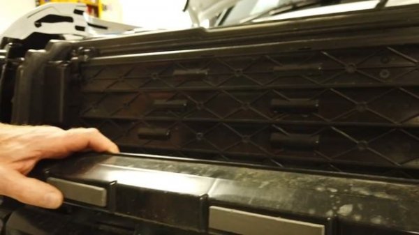 Land Rover Defender 2020 How to remove front grille / headlight surround / Headlamps