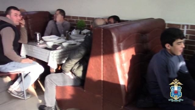 В Первомайском районе Ростова-на-Дону прошел рейд, направленный на выявление нелегальных мигрантов смотреть онлайн