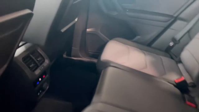 Volkswagen TIGUAN RLINE TDI DSG Negro efecto perla смотреть онлайн