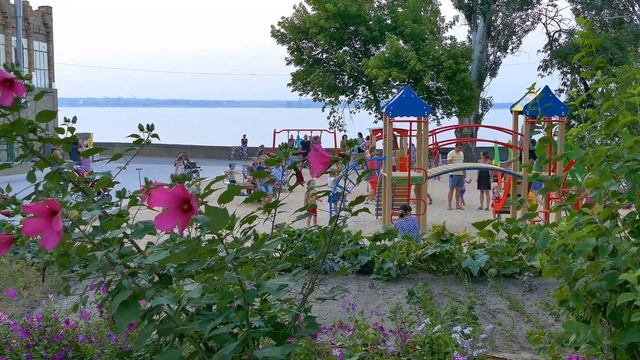 Каховка,вечер,набережная 26.07.2016 г. смотреть онлайн