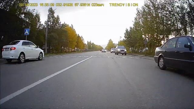 TrendVision MR 1100 AI Smart Assist Задняя камера Днем 3 смотреть онлайн