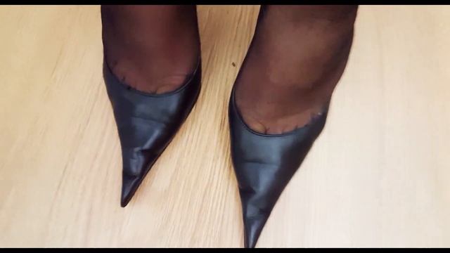 pantyhose decolletè смотреть онлайн